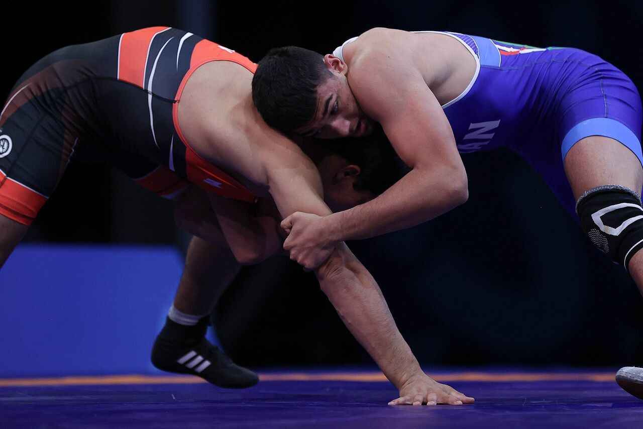 مسابقات کشتی آزاد بزرگسالان مازندران در بابلسر آغاز شد