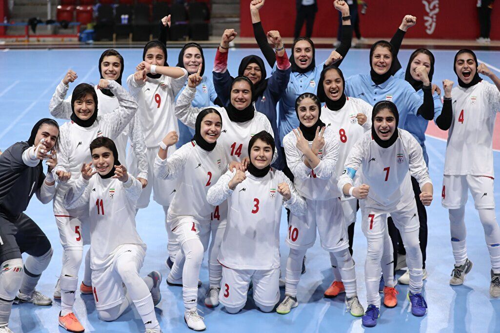 درخشش تاریخی دختران فوتسالیست ایران با هدایت صادقی؛ طلای بحرین مسیر آینده فوتسال بانوان را روشن کرد