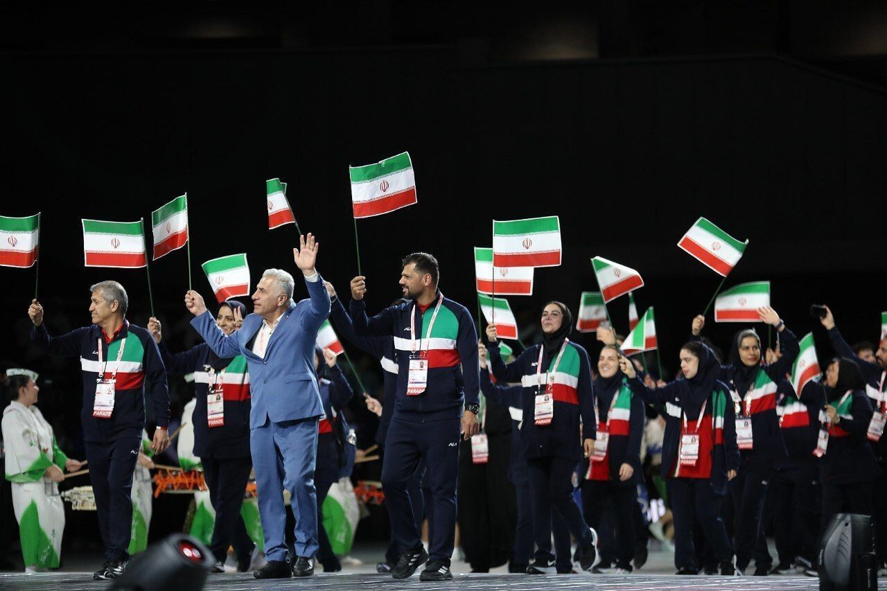 رژه باشکوه کاروان ایران در افتتاحیه المپیک ناشنوایان توکیو؛ عاشقان ایران به میدان آمدند