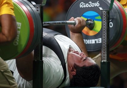 فارس فاتح مطلق رقابت‌های پاراوزنه‌برداری یزد شد با طوفان مدالی در دو بخش بانوان و مردان