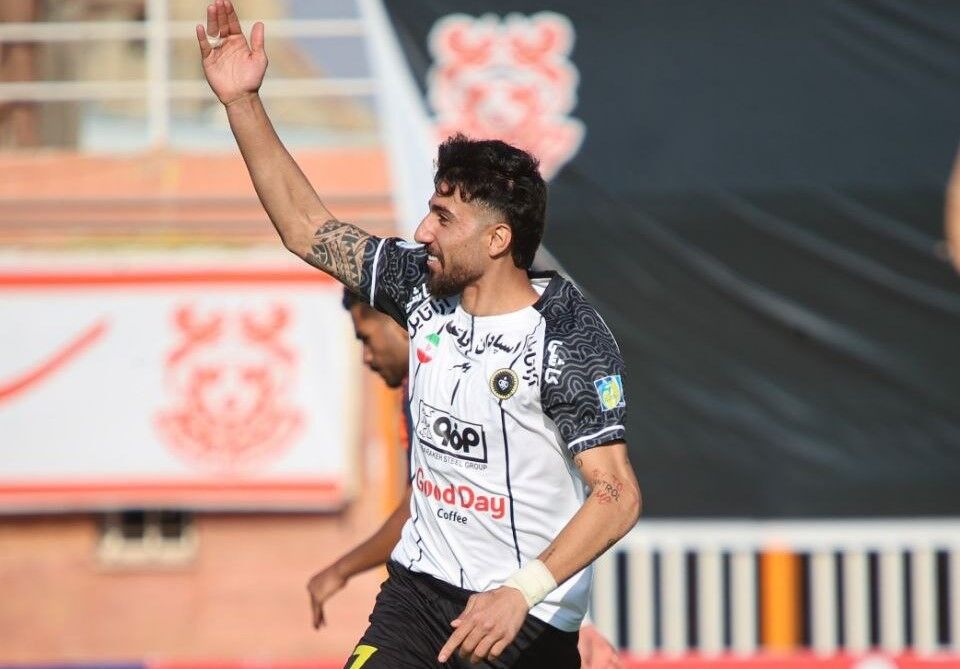 صعود سپاهان در کرمان؛ مس ده‌نفره برابر فشار شاگردان نویدکیا دوام نیاورد