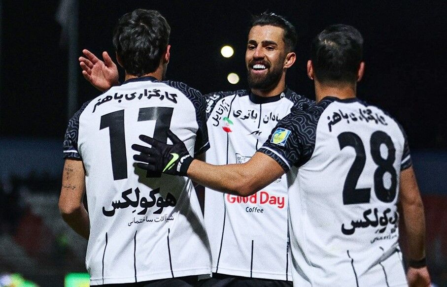 سپاهان با پیروزی ۳ بر صفر بر مس رفسنجان چهارمین برد پیاپی را جشن گرفت