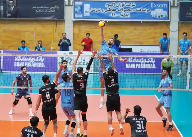 دیدار پرهیجان شهداب یزد و رازین پلیمر در هفته سوم لیگ برتر والیبال