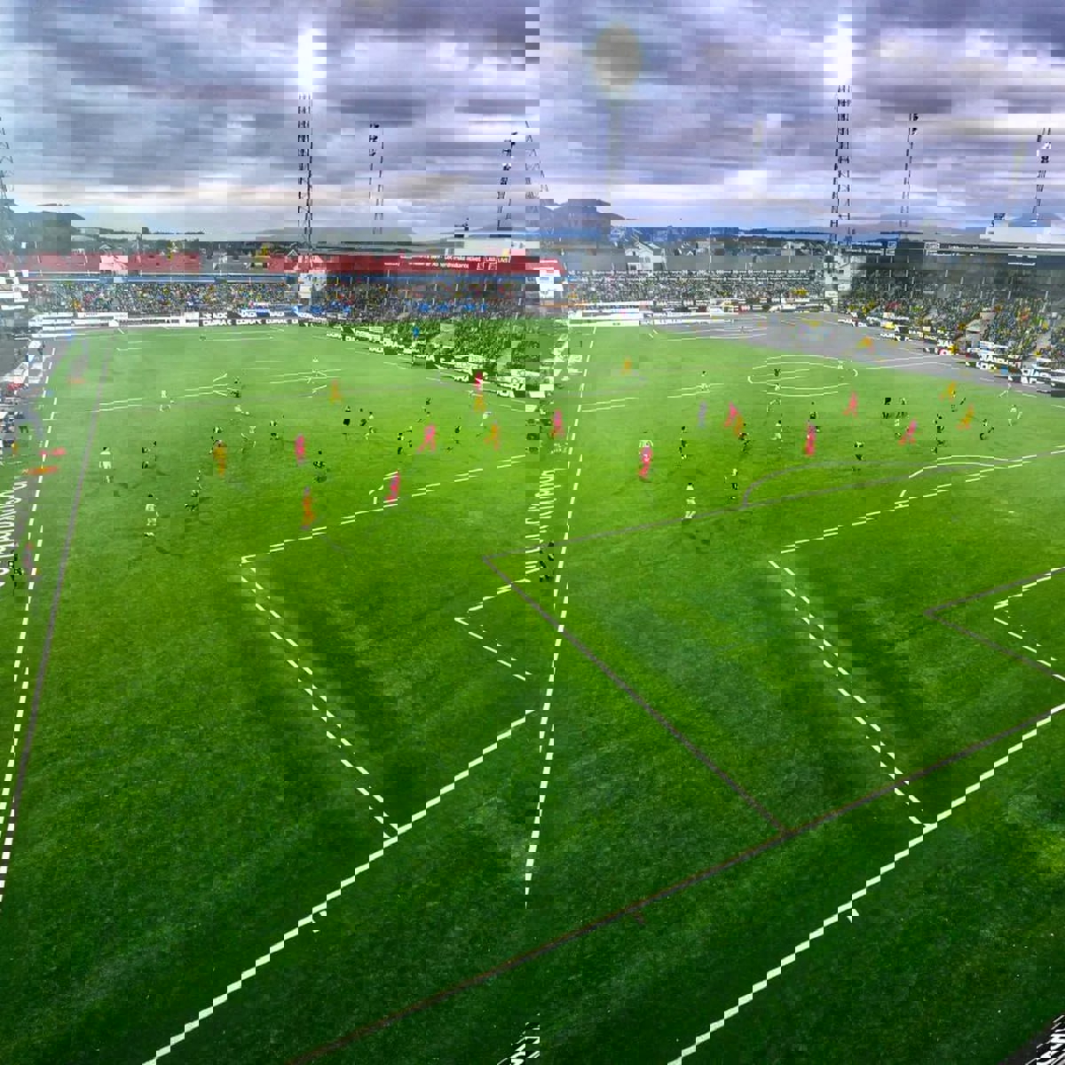 بانوی‌پیر در نبرد قطبی نروژ: تمرین روی زمین یخ‌زده برای دیدار حساس لیگ قهرمانان