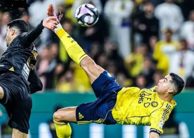 رونالدو با قیچی برگردان، تاریخ‌سازی کرد