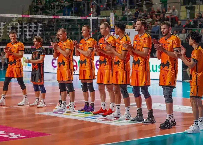 بارکوم در یک نبرد نزدیک، ورشو را با نتیجه ۳ بر صفر شکست داد