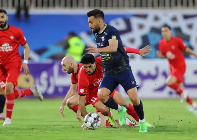 تقابل حساس هادی حبیبی‌نژاد با تراکتور در لیگ برتر