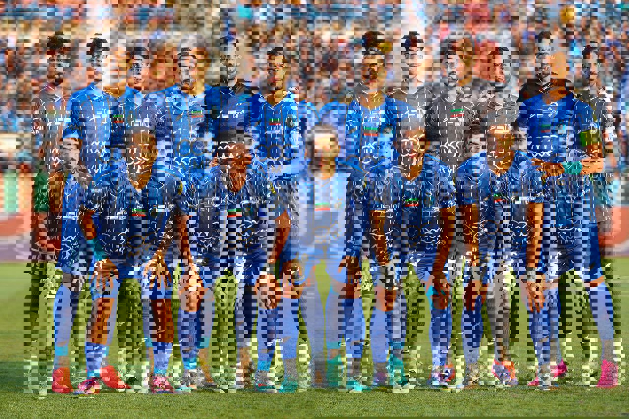 استقلال در جریان بازی با نتیجه ۱ بر هیچ از فولاد پیش است؛ گزارش لحظه‌ای