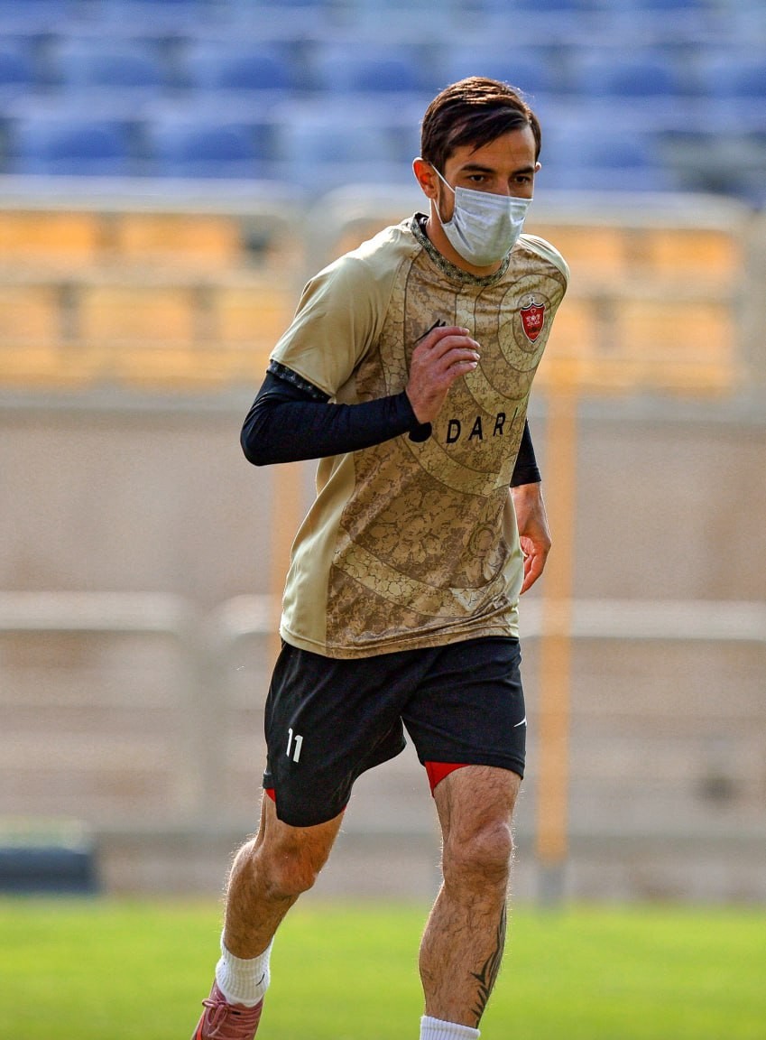 تمرین پرسپولیس در هوای ناسالم تهران و واکنش متفاوت احمدزاده با ماسک