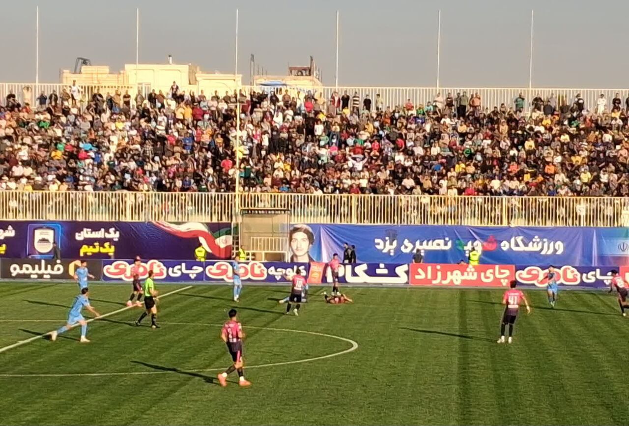 چادرملو با گل تماشایی بوبو آلومینیوم را شکست داد و صدرنشین لیگ برتر شد