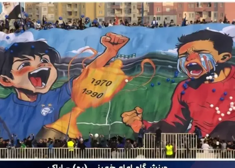 سکوهای اراک با طرح کری محور استقلالی‌ها در شروع دربی رنگ تازه گرفت