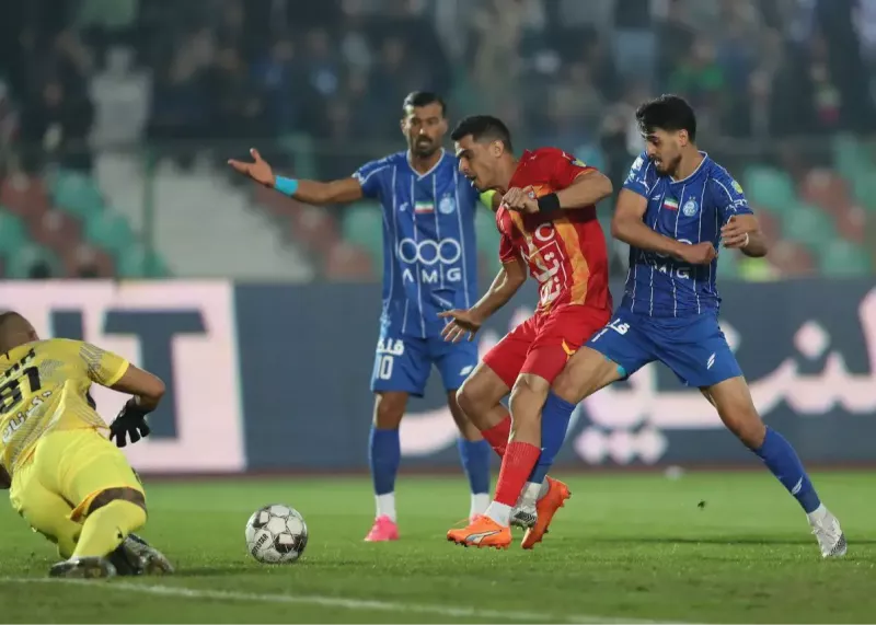 اراک از صبح سرخ و آبی شد دربی ۱۰۶ با سکوهای پر از انتظار