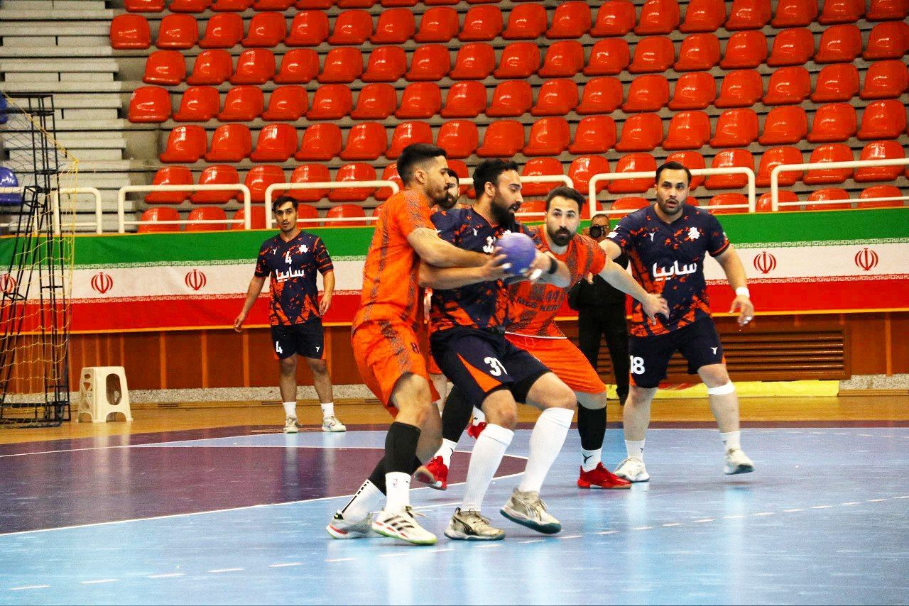 شکست غافلگیرکننده صدرنشین لیگ هندبال/ مس کرمان با شکست از سایپا نیم‌فصل را صدرنشین تمام کرد