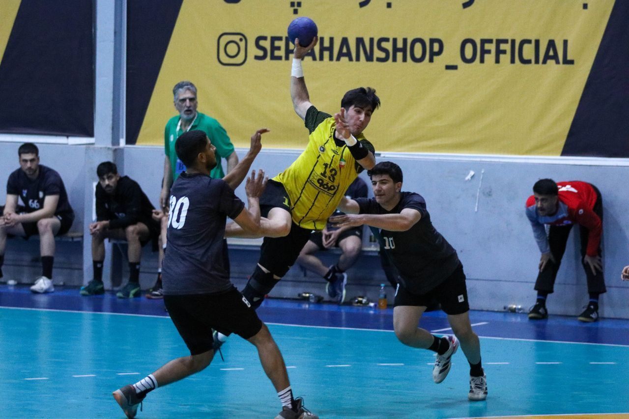 لیگ برتر هندبال در پیچ حساس فصل استقلال کازرون پیشتاز ماند