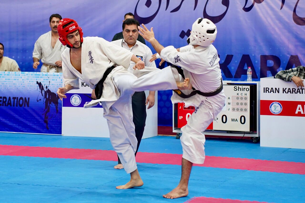 پاس مازندران و آسیا ماسه ساز صدرنشینان سوپر لیگ کاراته شدند / رقابت نزدیک در گروه دو