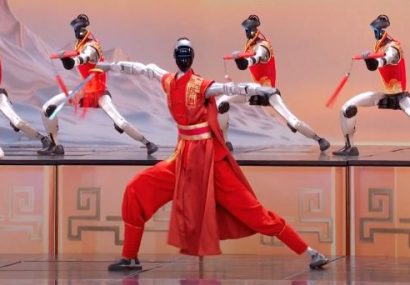 شگفتی‌سازان تکنولوژی در جشن بهار چین؛ رقص ربات‌های انسان‌نما با شمشیر و نانچاکو