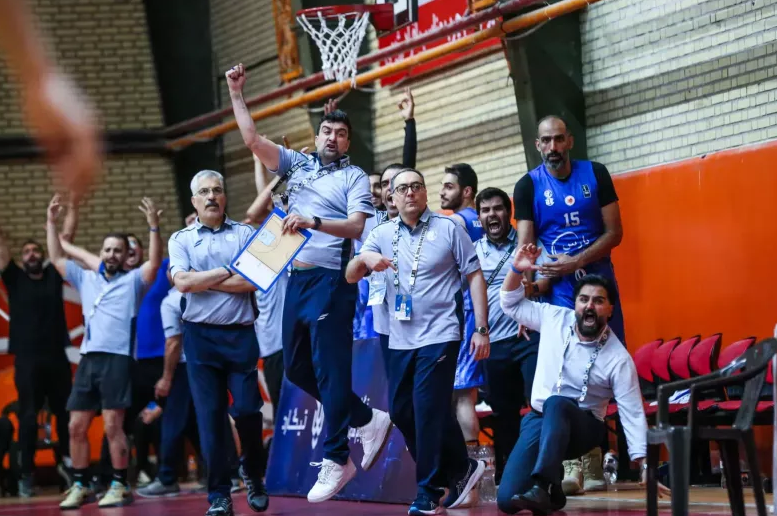محمد رحیمی با پرتابی ماندگار ورق قهرمانی را به سود استقلال برگرداند