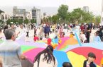 آسمان پایتخت رنگارنگ شد؛ برگزاری نخستین جشنواره هزار نفری بادبادک‌ها با شعار «ایران قشنگ من»