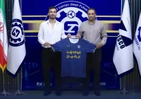 اولین بمب نقل و انتقالاتی فولاد زرند منفجر شد اولین بمب نقل و انتقالاتی فولاد زرند منفجر شد
