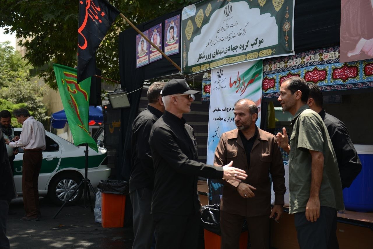حضور پررنگ ورزشی‌ها در مراسم وداع با رهبر شهید