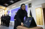 محبوبه کریمی مدال جهانی خود را به حرم امام رضا تقدیم کرد