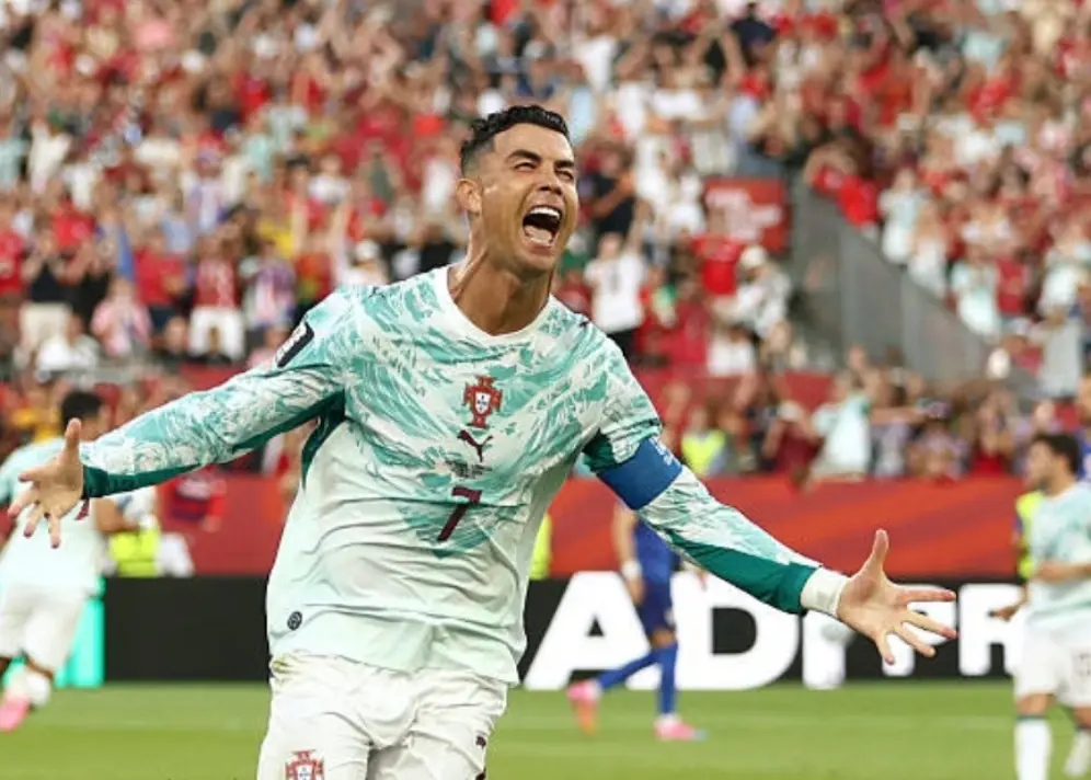 رونالدو پرتغال را به جمع ۱۶ تیم رساند