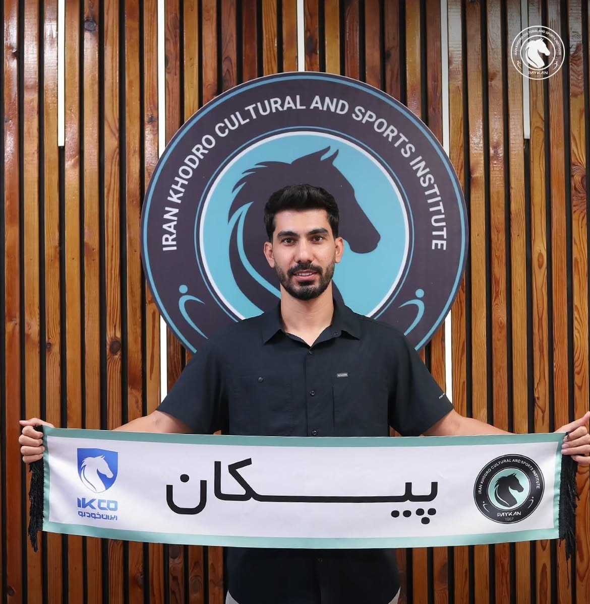 رضا شکاری ۲۴ ساعت بعد از شایعات با پیراهن پیکان معرفی شد