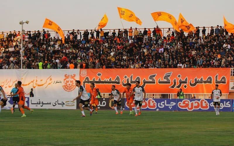مس کرمان آرام برای صعود می‌جنگد