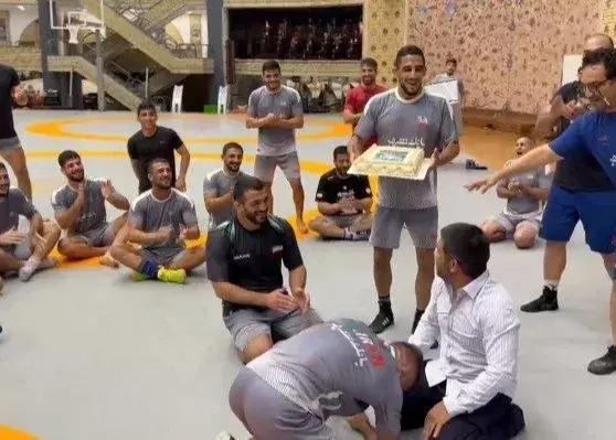 علیرضا دبیر در ۴۹ سالگی روی تشک غافلگیر شد؛ جشن مازندرانی ملیپوشان