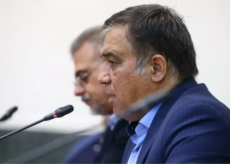 استقلال در بصره؛ تاجرنیا خواستار پر شدن سکوها شد