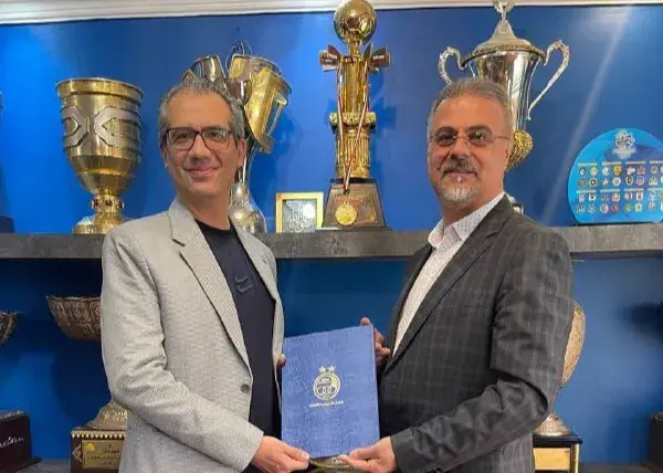 دو معاون تاجرنیا از استقلال کنار رفتند