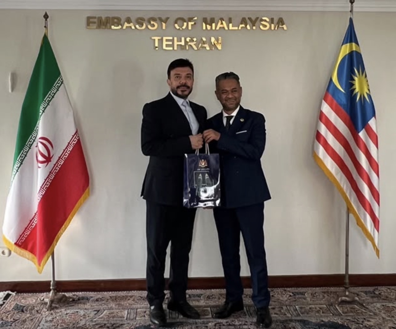 دیدار اعضای انجمن گردشگری پایدار با اعزای سفارت مالزی