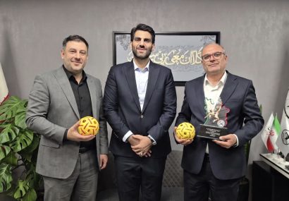 بازدید عضو فراکسیون ورزش مجلس از خانه سپکتاکرای ایران بازدید عضو فراکسیون ورزش مجلس از خانه سپکتاکرای ایران
